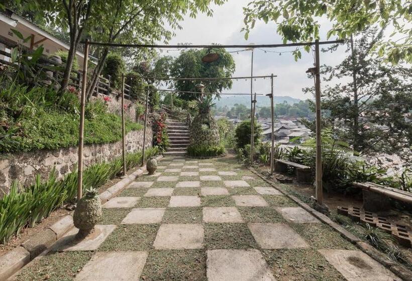 Urbanview Hotel D Pineapple Villa Ciater By Reddoorz