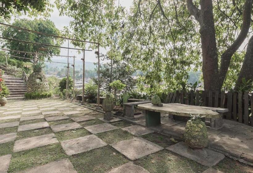 Urbanview Hotel D Pineapple Villa Ciater By Reddoorz