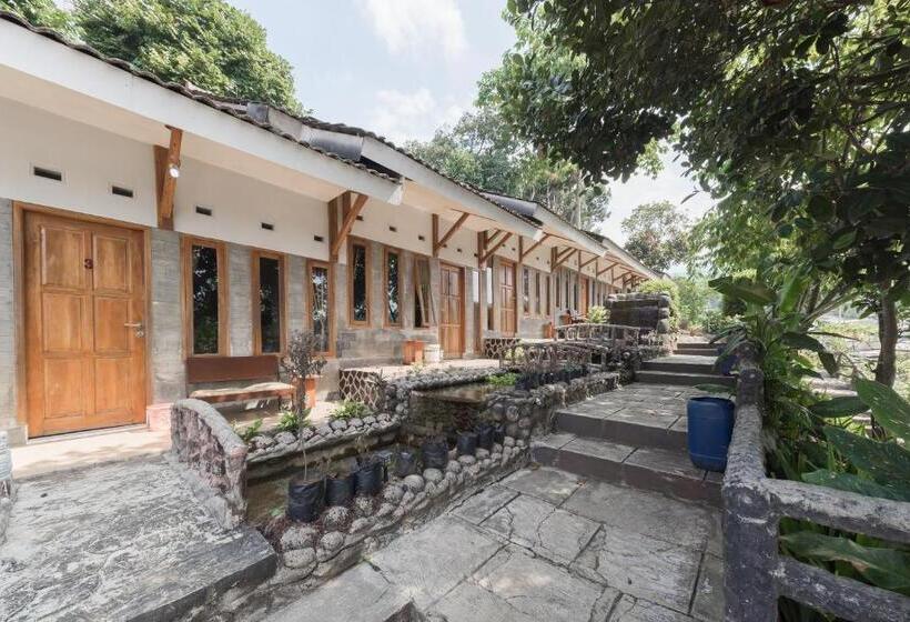 Urbanview Hotel D Pineapple Villa Ciater By Reddoorz