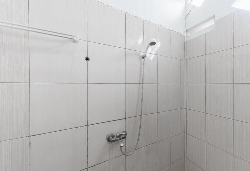 Urbanview Hotel D Pineapple Villa Ciater By Reddoorz