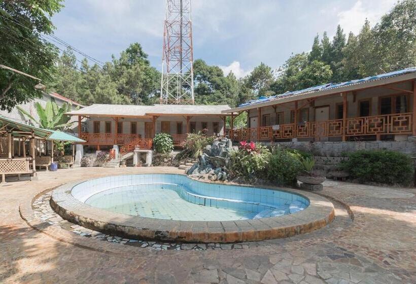 Urbanview Hotel D Pineapple Villa Ciater By Reddoorz