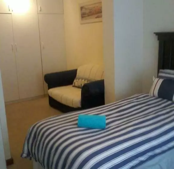 تختخواب و صبحانه 4 Carnoustie House
