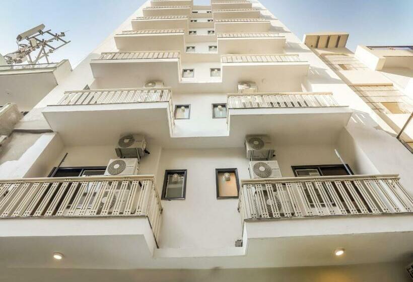 Super Collection O Le Noida Hotel Near Sector 76 Metro Station