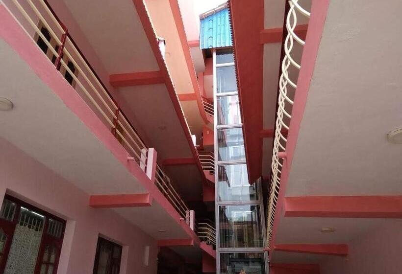 فندق Sri Murugan Guest House