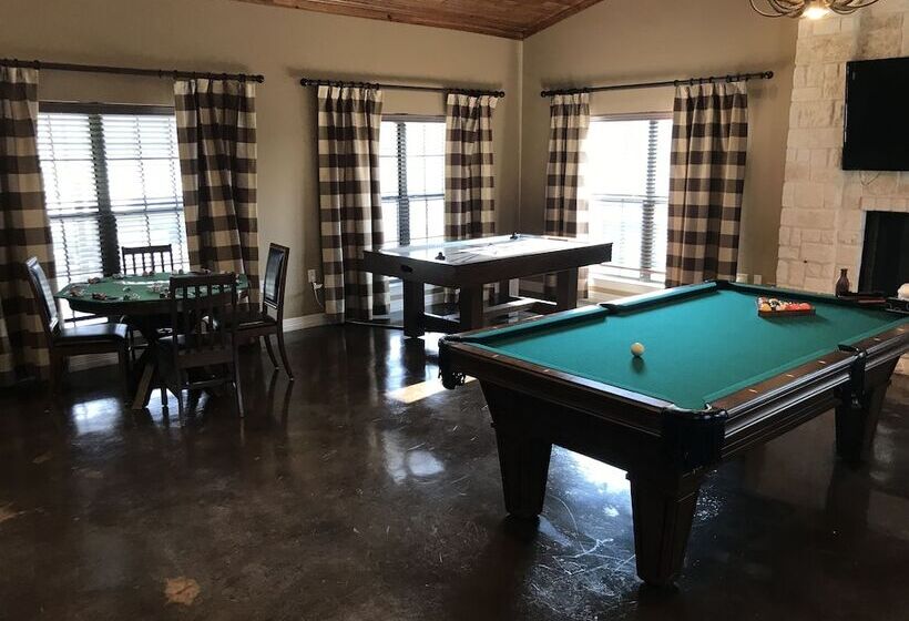 Otel The Lodge At Kenedy