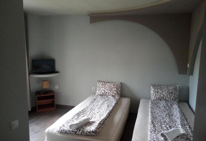 Pensió Dariya Guest House