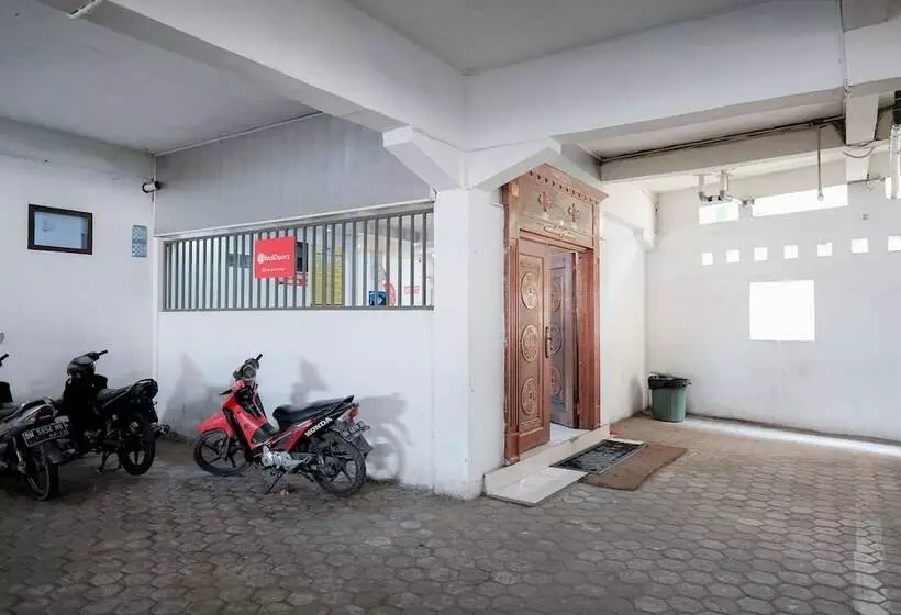 پانسیون Reddoorz Near Tugu Pers Jambi