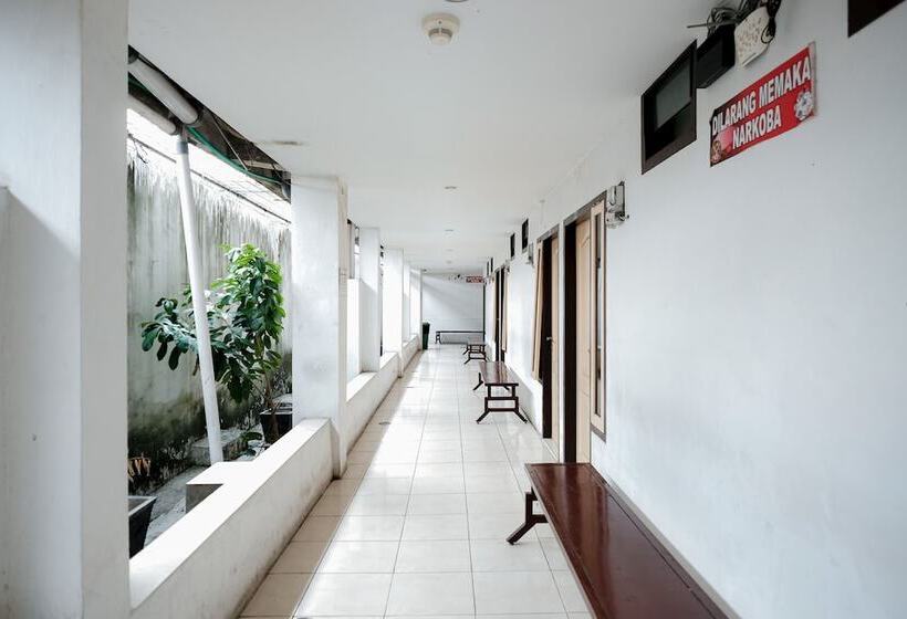 Pensjonat Reddoorz Near Tugu Pers Jambi