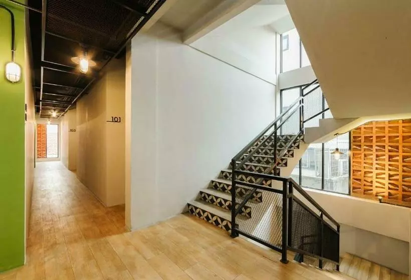 Majatalo Urbanview Caverna Gandaria By Reddoorz