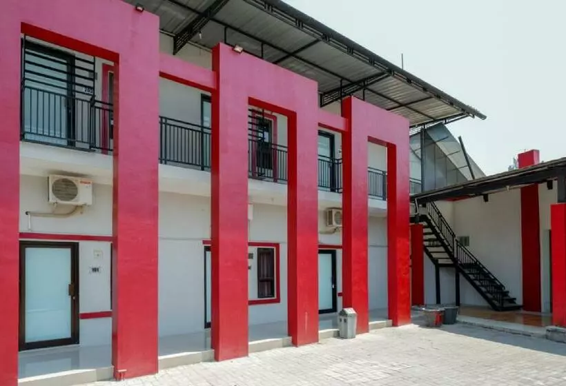 ペンション Reddoorz Syariah Near Alun Alun Tegal