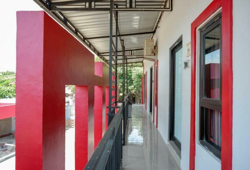 بنسيون Reddoorz Syariah Near Alun Alun Tegal