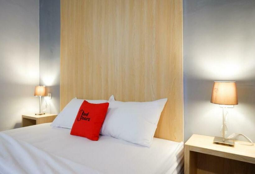 بنسيون Reddoorz Syariah Near Alun Alun Tegal