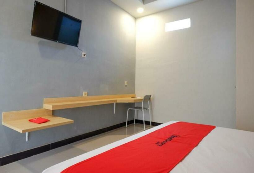 بنسيون Reddoorz Syariah Near Alun Alun Tegal