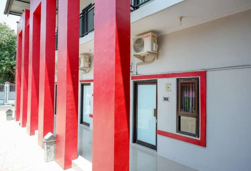 بنسيون Reddoorz Syariah Near Alun Alun Tegal