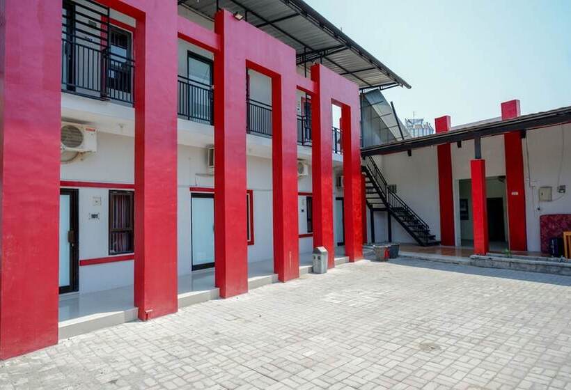 بنسيون Reddoorz Syariah Near Alun Alun Tegal