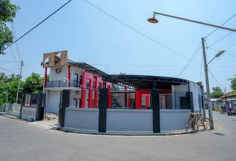 بنسيون Reddoorz Syariah Near Alun Alun Tegal