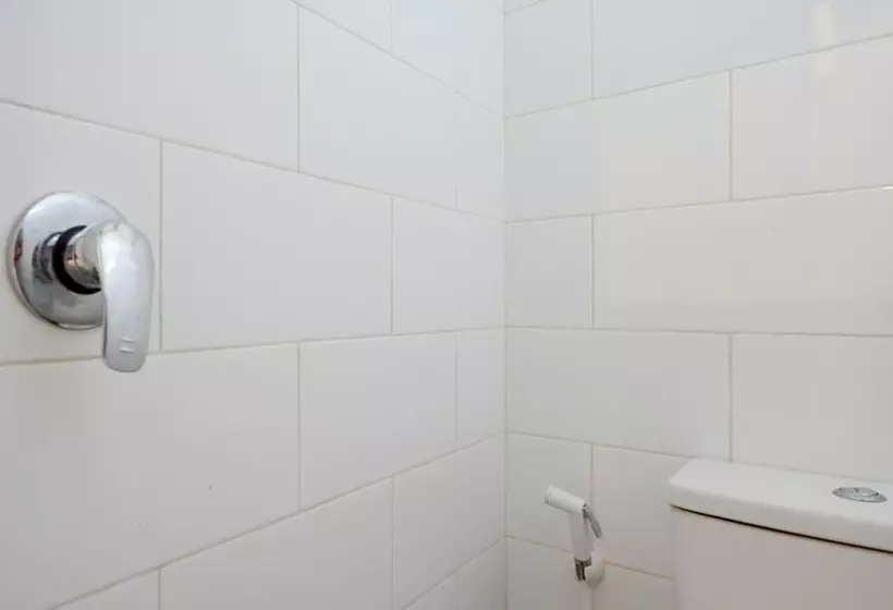 ペンション Reddoorz Syariah Near Alun Alun Tegal