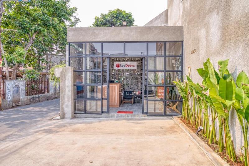 بنسيون Reddoorz Syariah Premium @ Cilandak Timur 2
