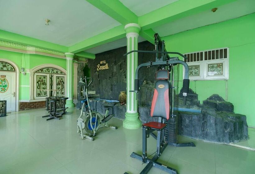 Reddoorz Syariah Hotel Enasti Berastagi