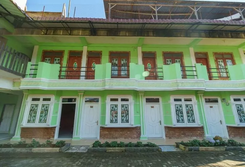 Reddoorz Syariah Hotel Enasti Berastagi