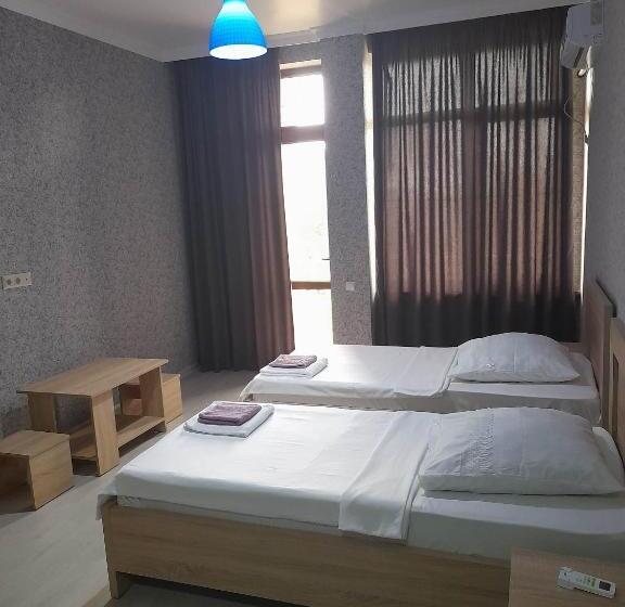 پانسیون Golden House