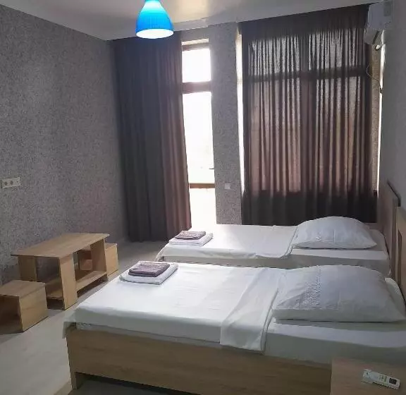 پانسیون Golden House