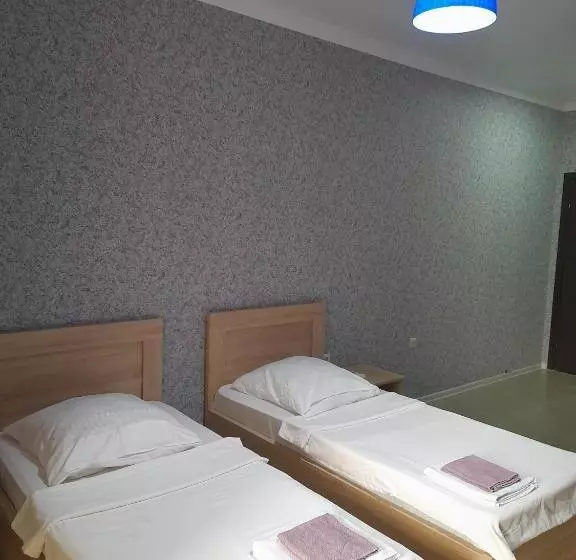 پانسیون Golden House