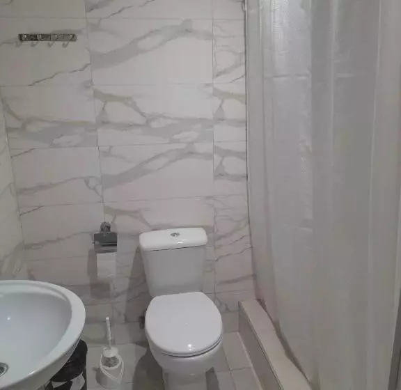 پانسیون Golden House