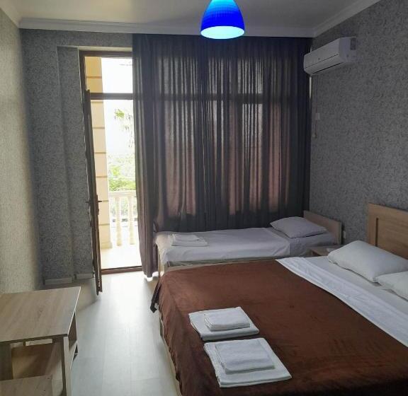 پانسیون Golden House