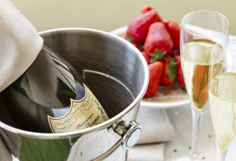 פנסיון Luxury Rooms & Suites