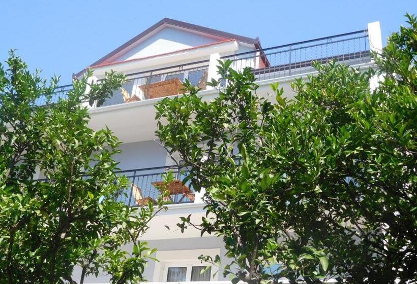 پانسیون Villa Aronija