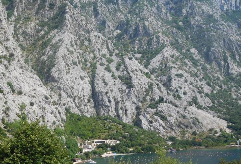 پانسیون Villa Aronija