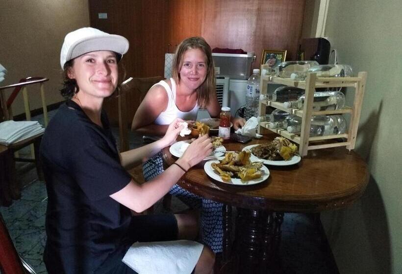 هاستل Kantawan House