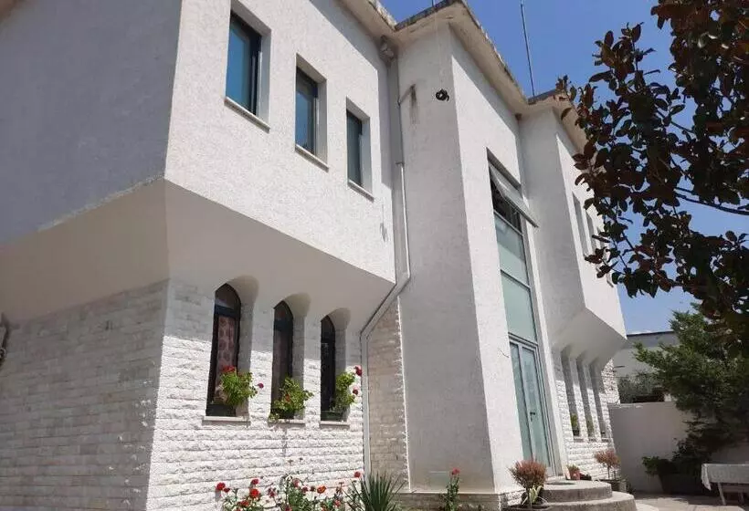 تختخواب و صبحانه Guesthouse Pelivani