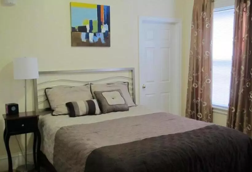 Bowers House Bed And Breakfast