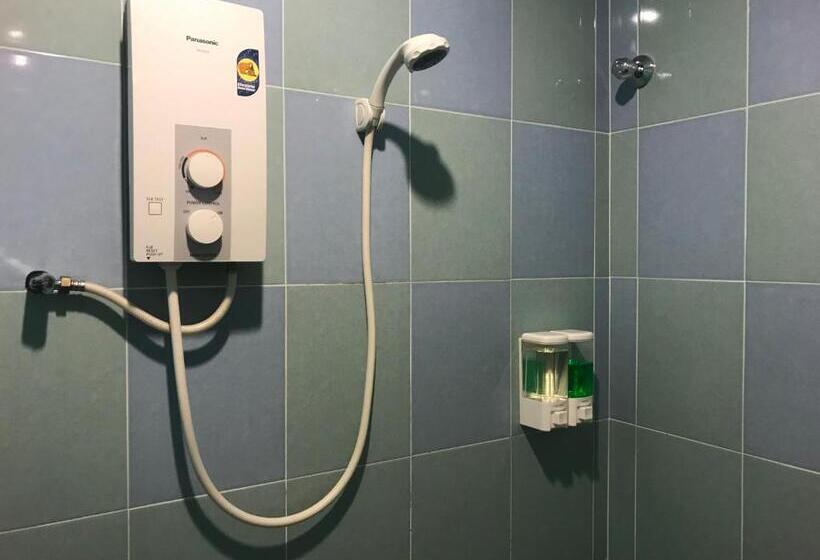 בית מלון כפרי Seri Kangsar Kk