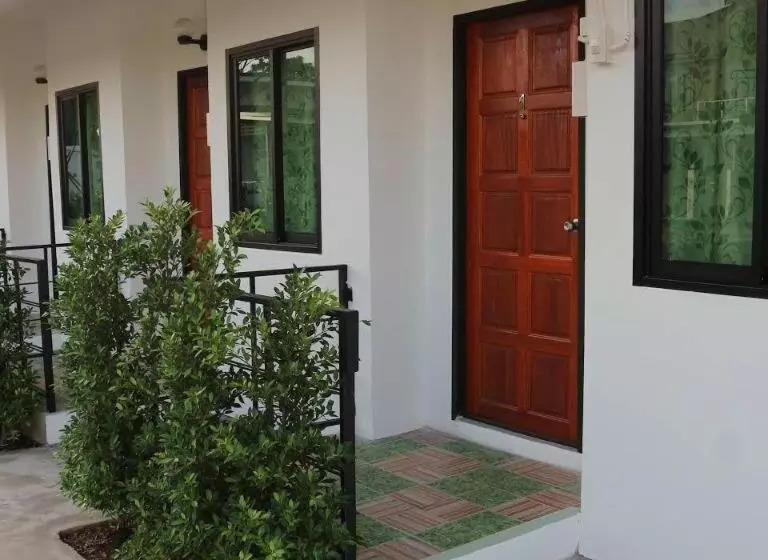 モーテル Narisara Korat Resort