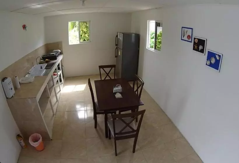 پانسیون Marmows Place