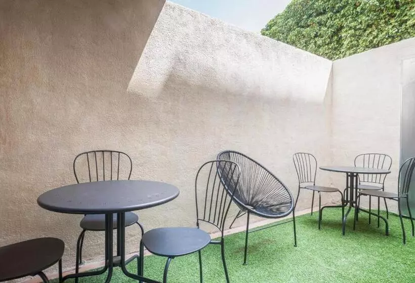 ユースホステル Casa Barcelo Camp Nou Barcelona