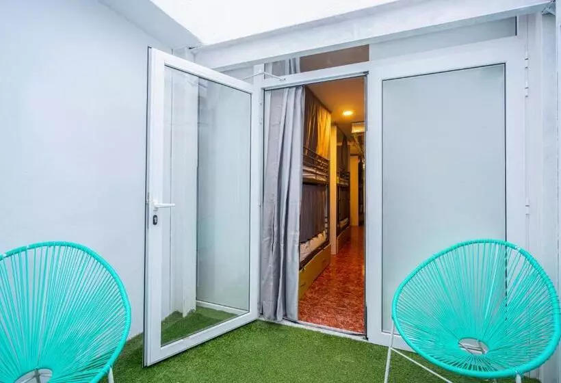 ユースホステル Casa Barcelo Camp Nou Barcelona