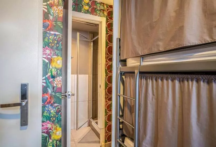 ユースホステル Casa Barcelo Camp Nou Barcelona