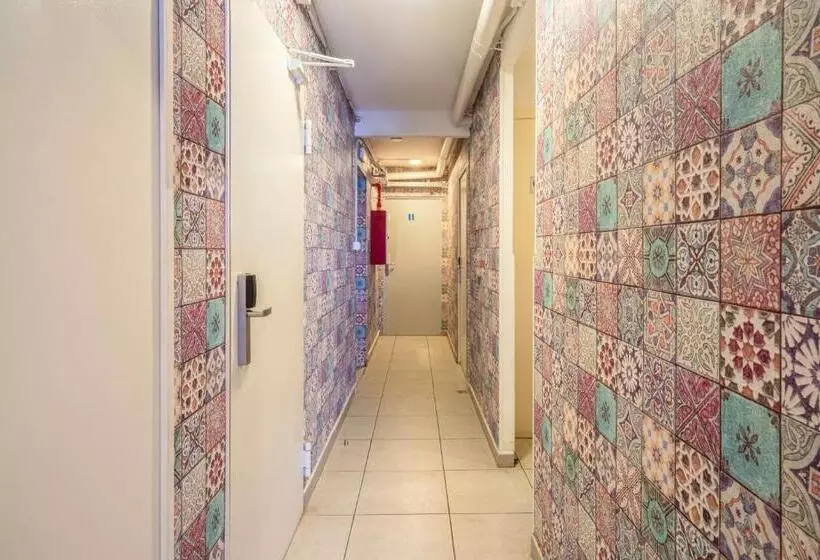 ユースホステル Casa Barcelo Camp Nou Barcelona