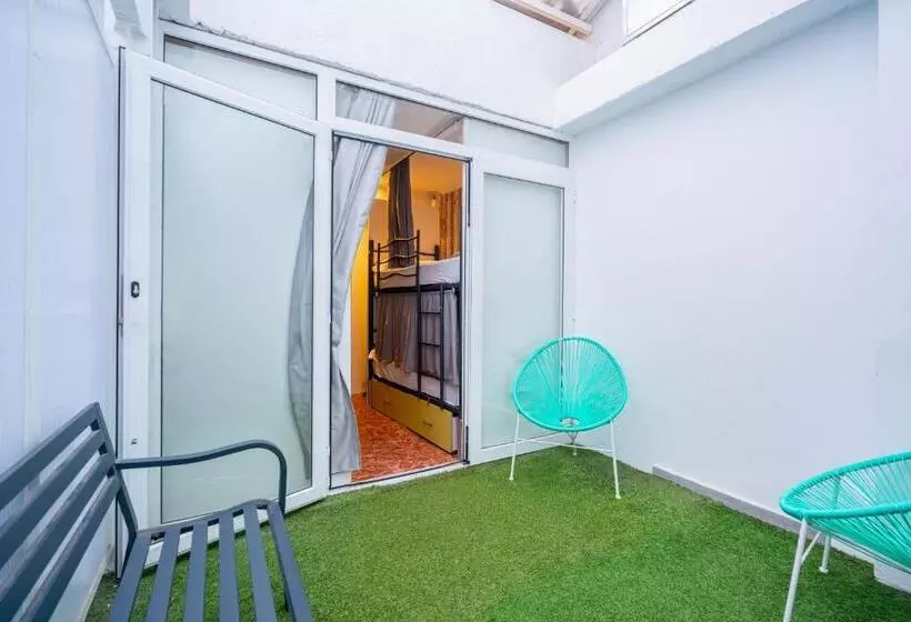 ユースホステル Casa Barcelo Camp Nou Barcelona