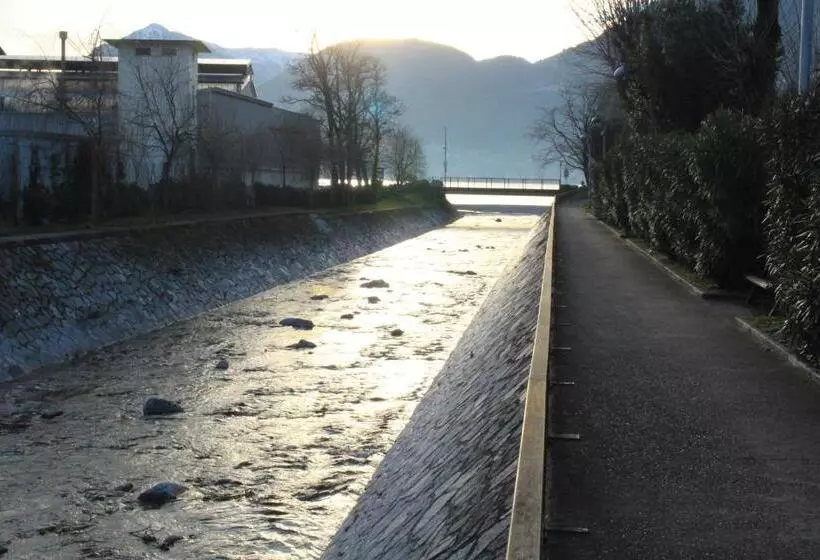 ベッドアンドブレックファースト La Magnolia Guests House