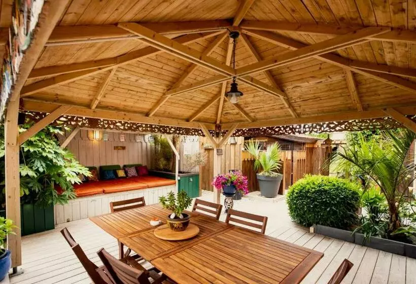 تختخواب و صبحانه Villa Zenith Hostel   La Maison