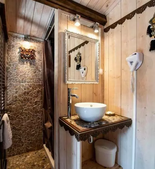 تختخواب و صبحانه Villa Zenith Hostel   La Maison