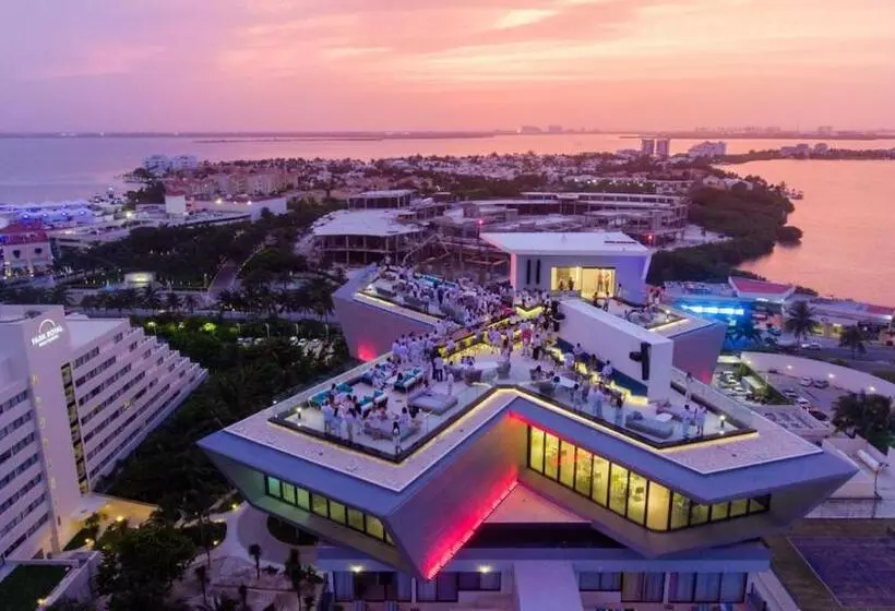 Condo In Ocean Front Resort