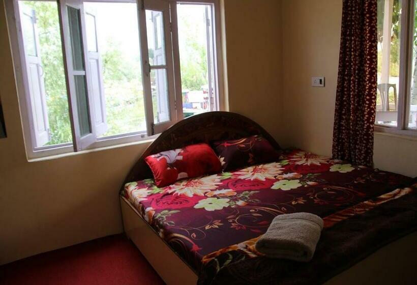 Hotel Chachoo Palace