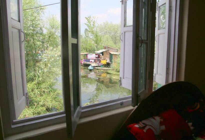 Hotel Chachoo Palace