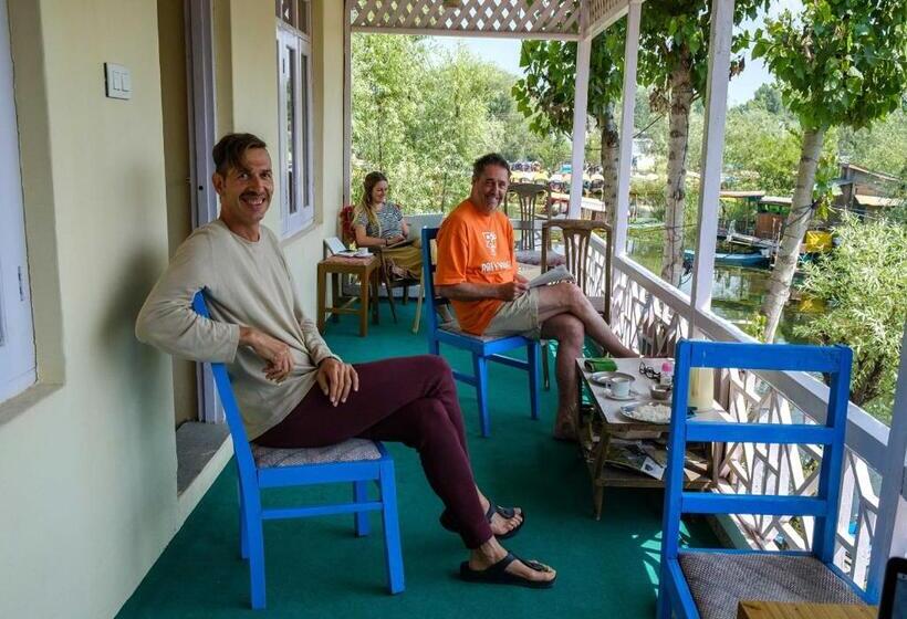 Hotel Chachoo Palace